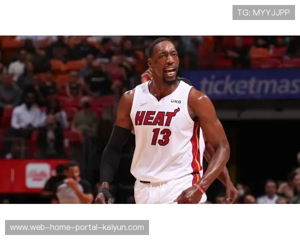 热火巴特勒阿德巴约高位手递手战术，制造中距离错位单打机会